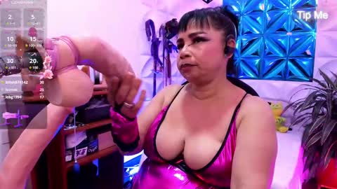 Snapshot of annie_wigg chatting on February 26, 5:42 am annie online show from February 26, 5:42 am