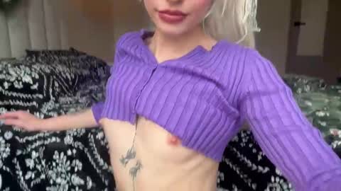 Snapshot of annieangel18 chatting on December 17, 9:32 pm ONLY FANS online show from December 17, 9:32 pm