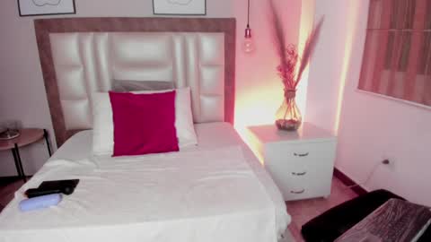 Annie Bluee online show from April 4, 12:24 pm