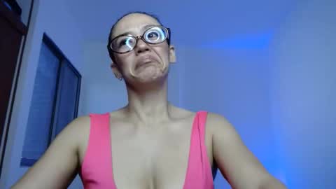 Annie online show from April 7, 9:37 pm