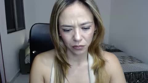 Snapshot of anniecervantez chatting on May 31, 3:04 am Annie online show from May 31, 3:04 am