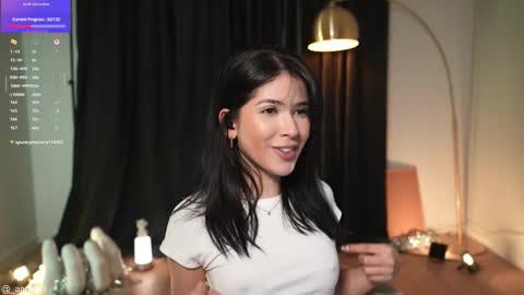 anniehillofficial_ online show from January 11, 6:13 pm