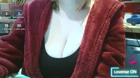 Annie Louise online show from November 14, 12:15 pm