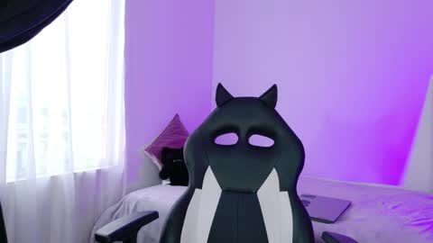 Annie online show from March 30, 10:33 pm