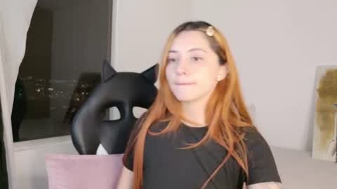 Snapshot of anniemora_ chatting on August 6, 3:19 am Annie online show from August 6, 3:19 am