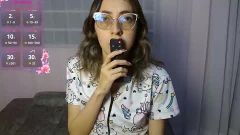 Snapshot of anniesparkle chatting on December 14, 2:06 am Annie Sparkle online show from December 14, 2:06 am