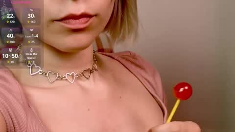 annietinky online show from December 17, 11:44 pm