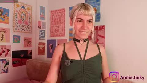 annietinky online show from March 20, 3:11 am