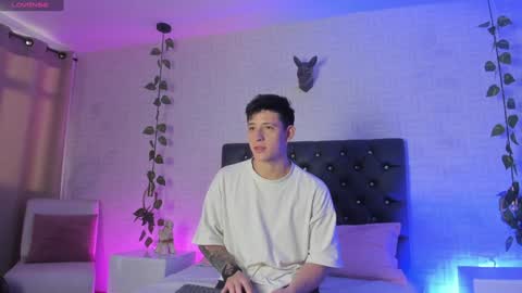 Snapshot of anniie_and_alex chatting on December 3, 12:49 pm Annie Alex online show from December 3, 12:49 pm