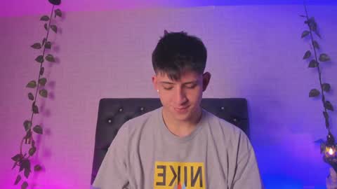 Snapshot of anniie_and_alex chatting on December 7, 1:40 pm Annie Alex online show from December 7, 1:40 pm