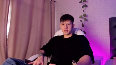 Snapshot of anniie_and_alex chatting on December 16, 1:22 pm Annie Alex online show from December 16, 1:22 pm