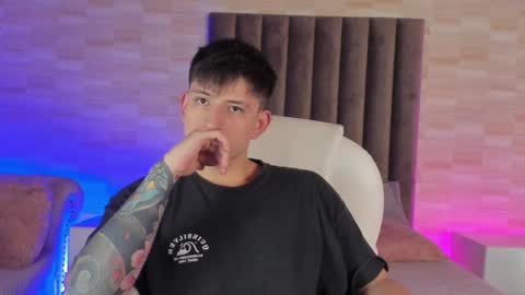 Snapshot of anniie_and_alex chatting on December 31, 1:08 pm Annie Alex online show from December 31, 1:08 pm