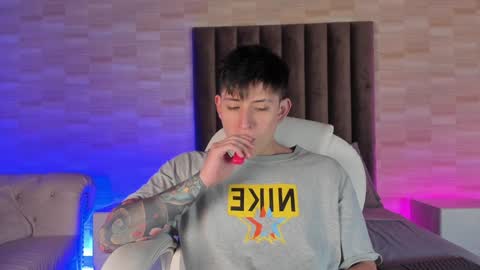 Snapshot of anniie_and_alex chatting on January 3, 1:25 pm Annie Alex online show from January 3, 1:25 pm