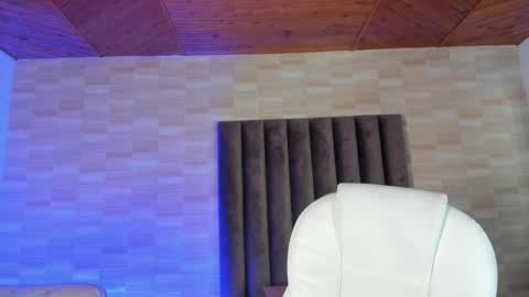 Snapshot of anniie_and_alex chatting on January 5, 12:53 pm Annie Alex online show from January 5, 12:53 pm