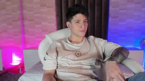 Snapshot of anniie_and_alex chatting on January 8, 2:35 pm Annie Alex online show from January 8, 2:35 pm