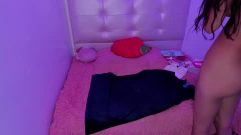 Annie Evans  online show from February 4, 8:06 pm