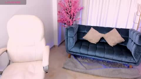 Anniiee online show from January 14, 2:53 pm