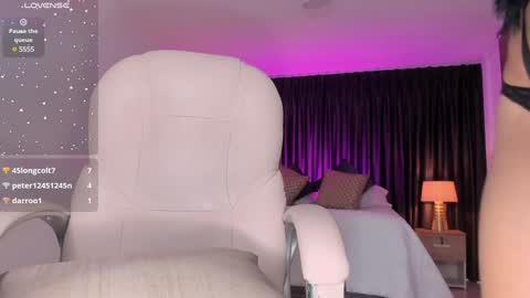 Anniiee online show from January 31, 5:21 pm