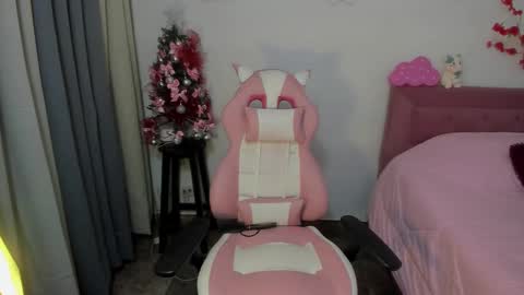 SOFIA INDEPENDENT MODEL online show from December 21, 5:25 am