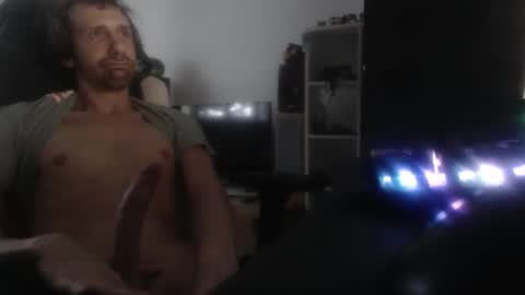 Snapshot of annumaker chatting on January 16, 1:04 pm LoyalDog online show from January 16, 1:04 pm