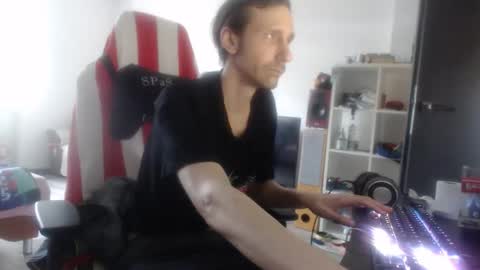 LoyalDog online show from April 2, 8:56 am