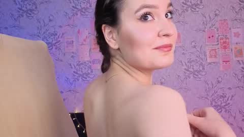 Annie online show from October 31, 9:38 pm