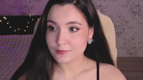 Annie online show from March 13, 8:04 pm