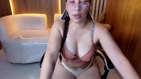 Snapshot of anny_taylor_tx chatting on November 26, 3:07 am Online 2200 to 600 online show from November 26, 3:07 am