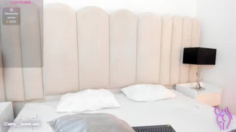 Snapshot of annybombastic chatting on February 17, 10:49 pm Anny online show from February 17, 10:49 pm