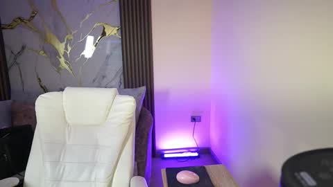 Ana online show from October 24, 11:39 am