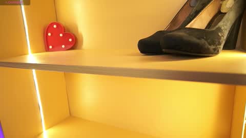 Ana online show from December 4, 11:41 am