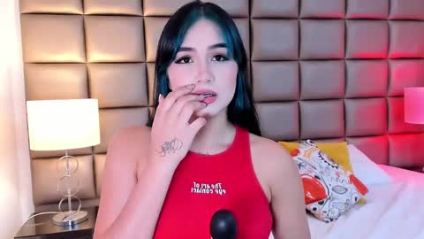 Snapshot of annyhizzle chatting on December 27, 9:22 pm online show from December 27, 9:22 pm