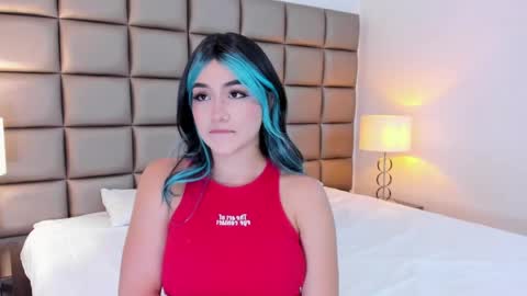 Snapshot of annyhizzle chatting on January 22, 9:32 pm online show from January 22, 9:32 pm