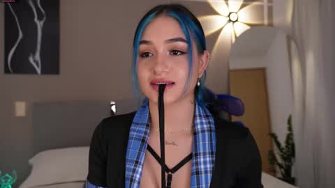 Snapshot of annyhizzle chatting on December 20, 2:29 am online show from December 20, 2:29 am