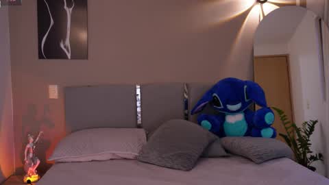 Snapshot of annyhizzle chatting on December 21, 10:39 pm online show from December 21, 10:39 pm