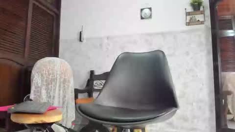Snapshot of annyrouse222 chatting on October 17, 4:31 pm dani online show from October 17, 4:31 pm