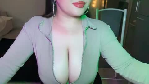 Snapshot of anora_sunny chatting on July 9, 4:44 pm Any online show from July 9, 4:44 pm