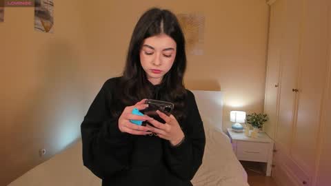 Snapshot of anorabodyys chatting on February 20, 8:42 pm Anora Emma online show from February 20, 8:42 pm