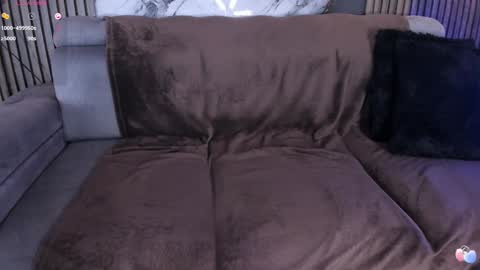 Snapshot of anthoneladoll chatting on February 14, 1:02 am Anthoneladoll online show from February 14, 1:02 am