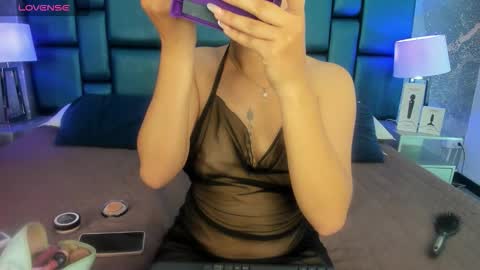 anthonelaDuque online show from January 15, 11:59 am