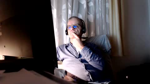 Snapshot of anton1957 chatting on February 2, 10:06 pm anton online show from February 2, 10:06 pm