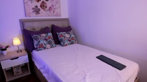 Snapshot of antonelaa_arianna chatting on February 1, 9:29 pm Antonelaa online show from February 1, 9:29 pm