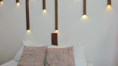 A N T O N E L L A  online show from March 4, 3:15 pm