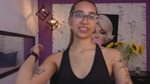 Snapshot of antonella_mc chatting on May 4, 12:45 pm Antonella online show from May 4, 12:45 pm