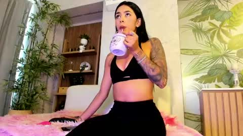 Snapshot of antonella_rossi24 chatting on April 30, 8:04 pm Antonella Rossi online show from April 30, 8:04 pm