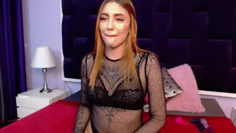 Snapshot of antonellabrith chatting on October 1, 7:42 pm antonella and sasha online show from October 1, 7:42 pm