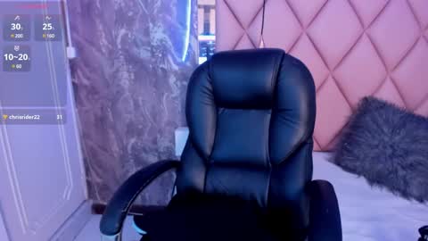 Snapshot of antonellaqueeen chatting on January 15, 1:52 pm ANTONELLE online show from January 15, 1:52 pm