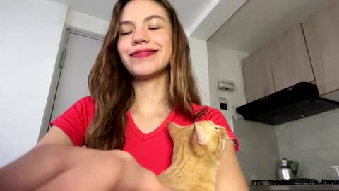 Snapshot of antonellarossii_ chatting on December 22, 5:32 pm Antonella  online show from December 22, 5:32 pm