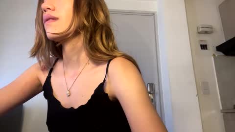 Snapshot of antonellarossii_ chatting on January 22, 4:55 pm Antonella  online show from January 22, 4:55 pm