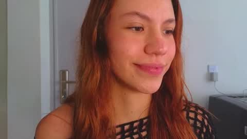 Snapshot of antonellarossii_ chatting on February 21, 4:37 pm Antonella  online show from February 21, 4:37 pm